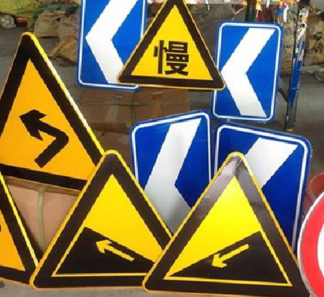 湘阴标识标牌中颜色的确定是很重要的。